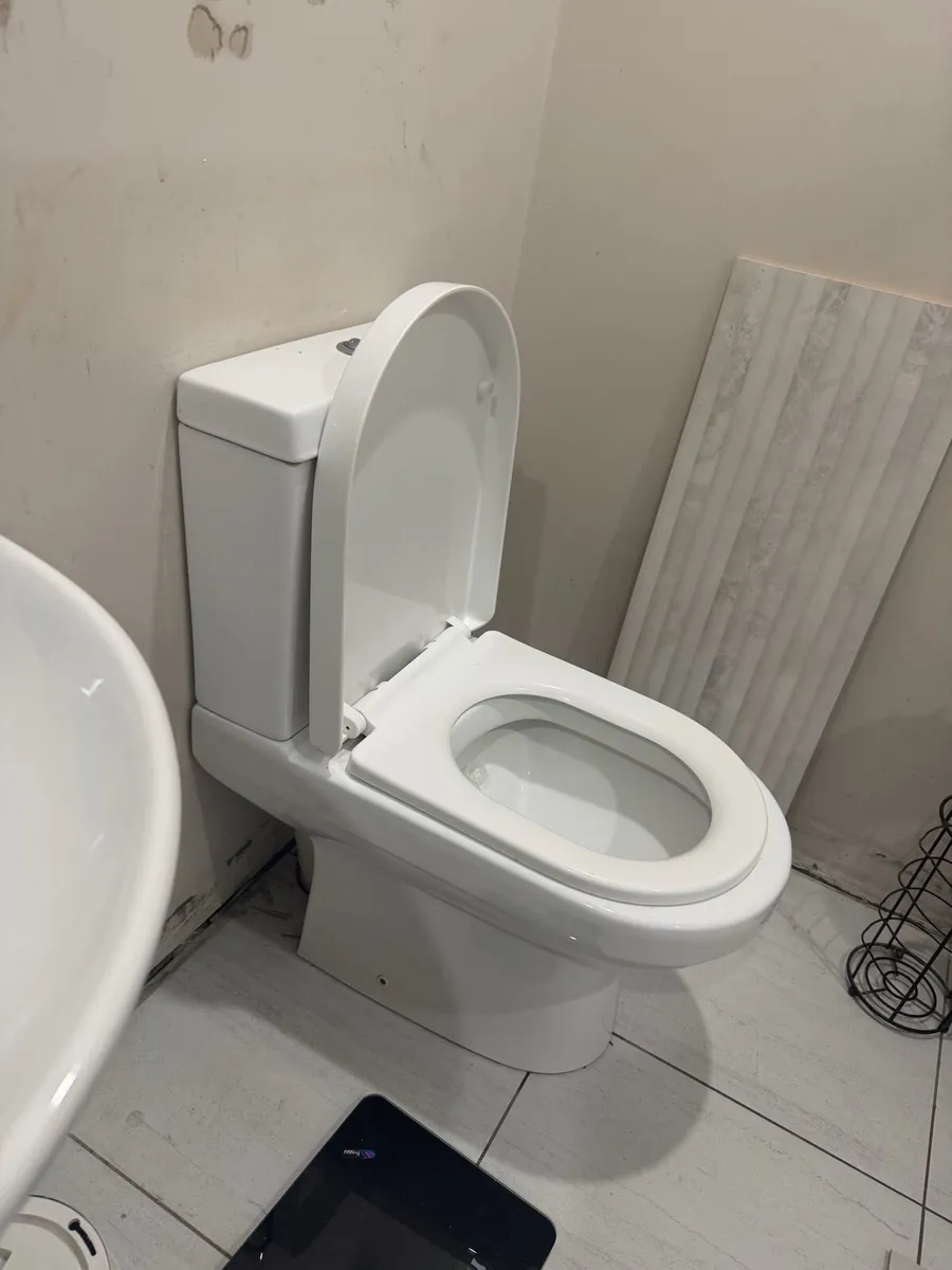 Bathroom essentials - Image 3