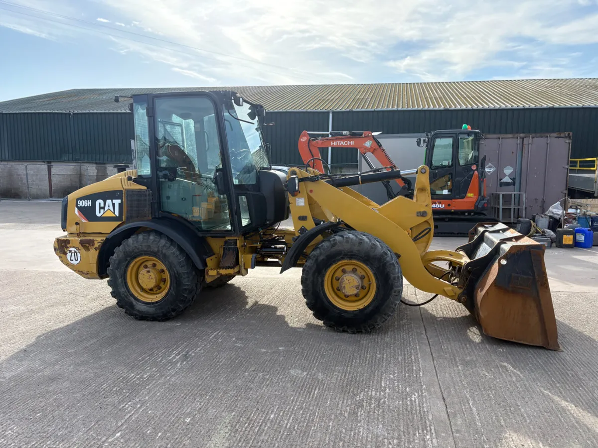 2011 CAT 906 Loader & Bagging Bucket - Image 4