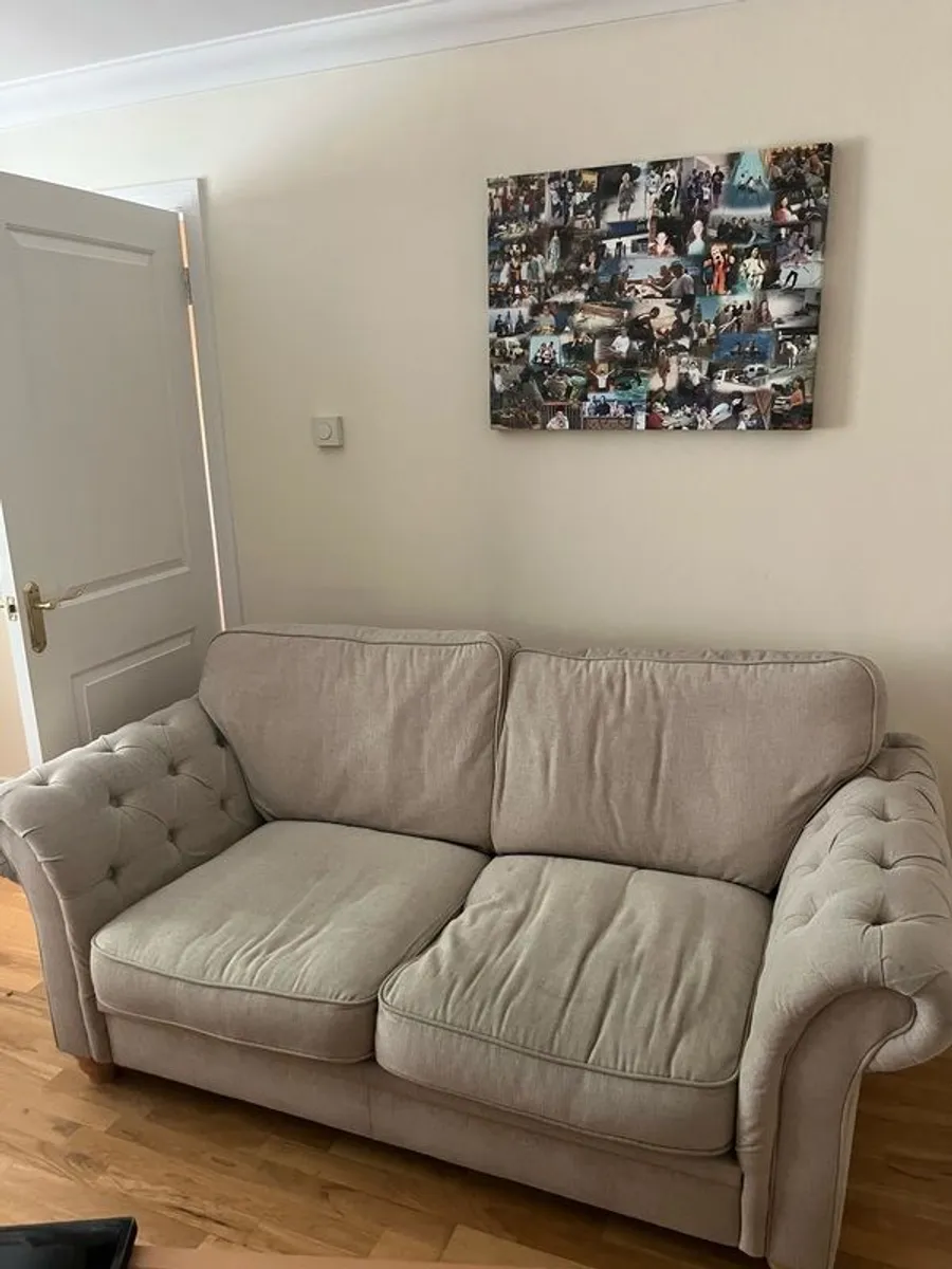 Lovely Livingroom Sofa - Image 3