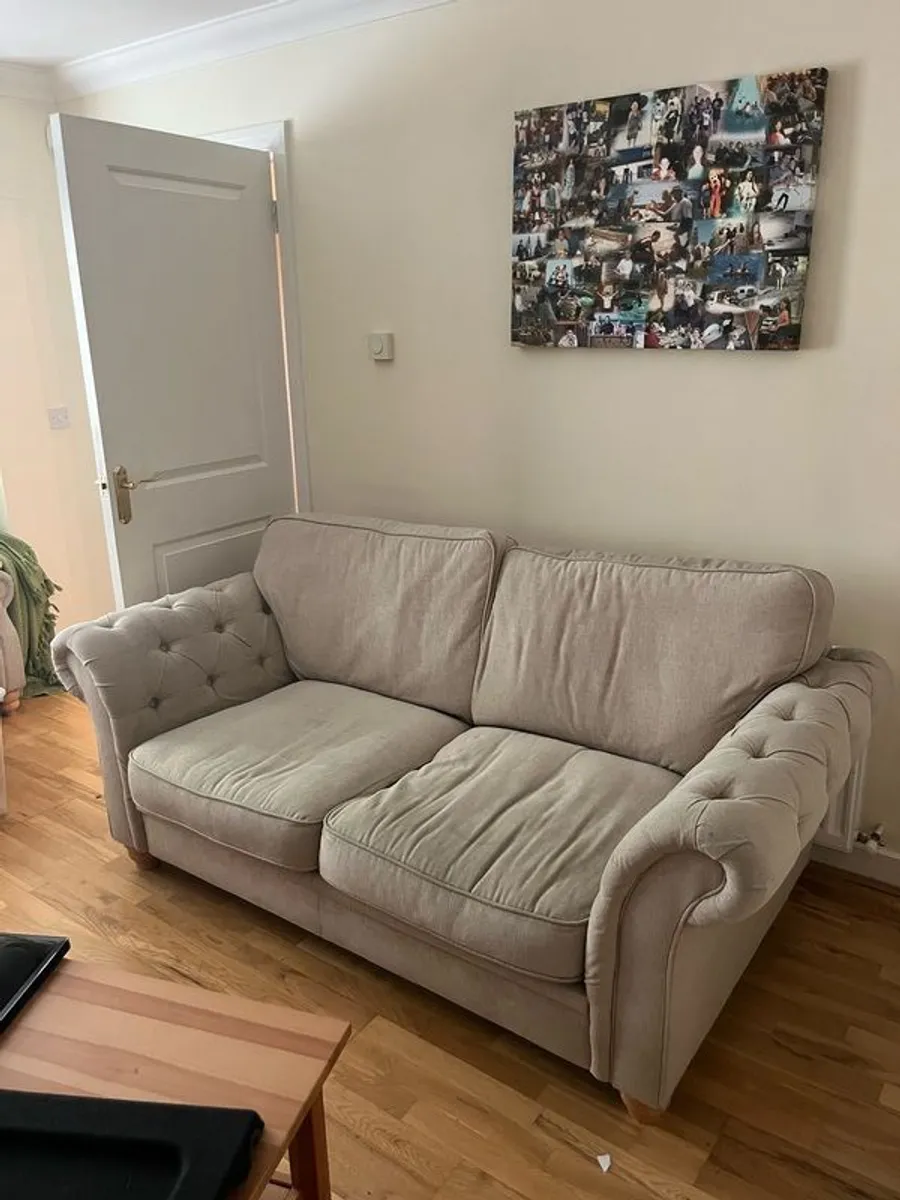 Lovely Livingroom Sofa - Image 2
