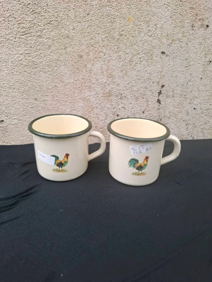 Duo enamel chicken cups postage possible - Image 1
