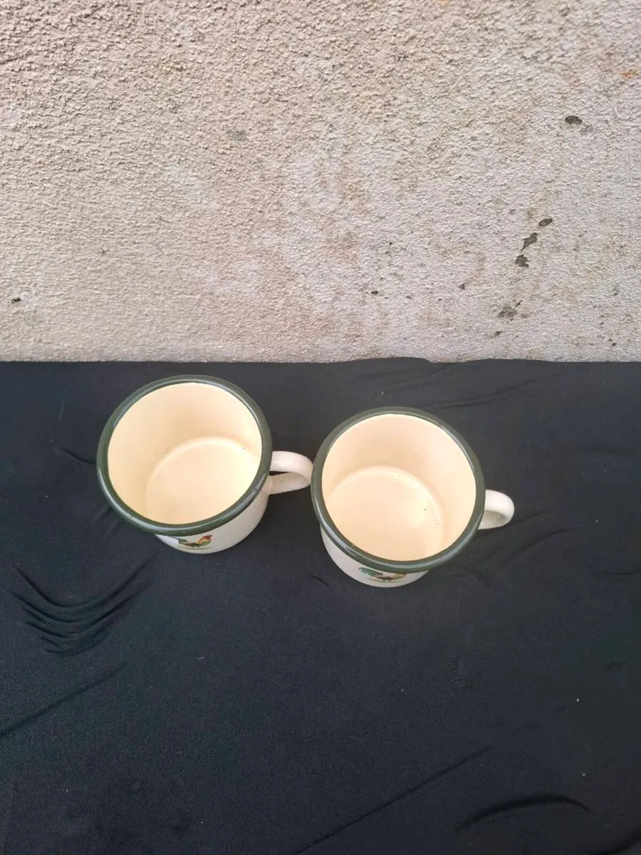 Duo enamel chicken cups postage possible - Image 3