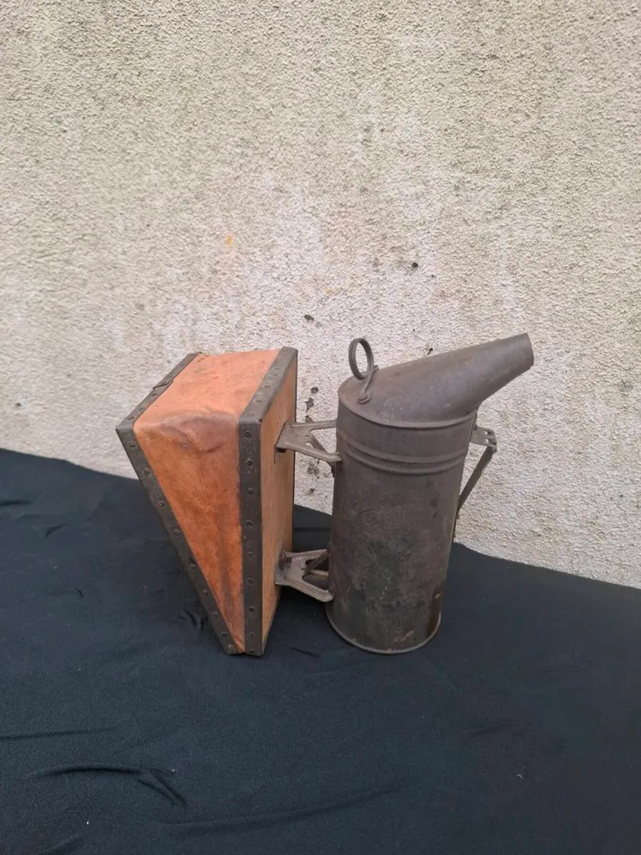 Vintage bee smoker possible to post - Image 1
