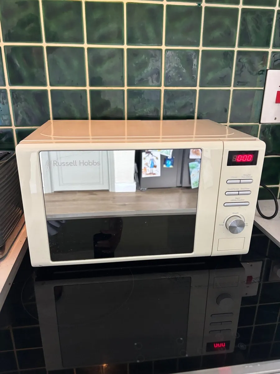 Russell Hobbs 800W Microwave - Image 1