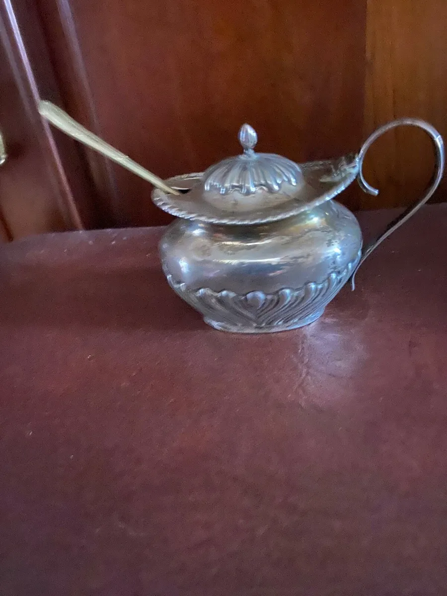 Silver jug by Edward Barnard & Son’s - Image 1