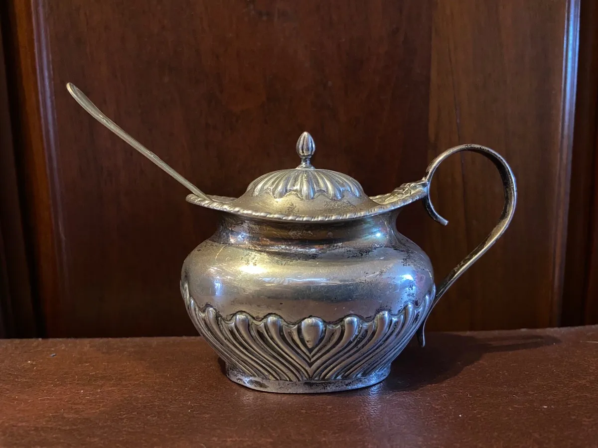 Silver jug by Edward Barnard & Son’s - Image 4