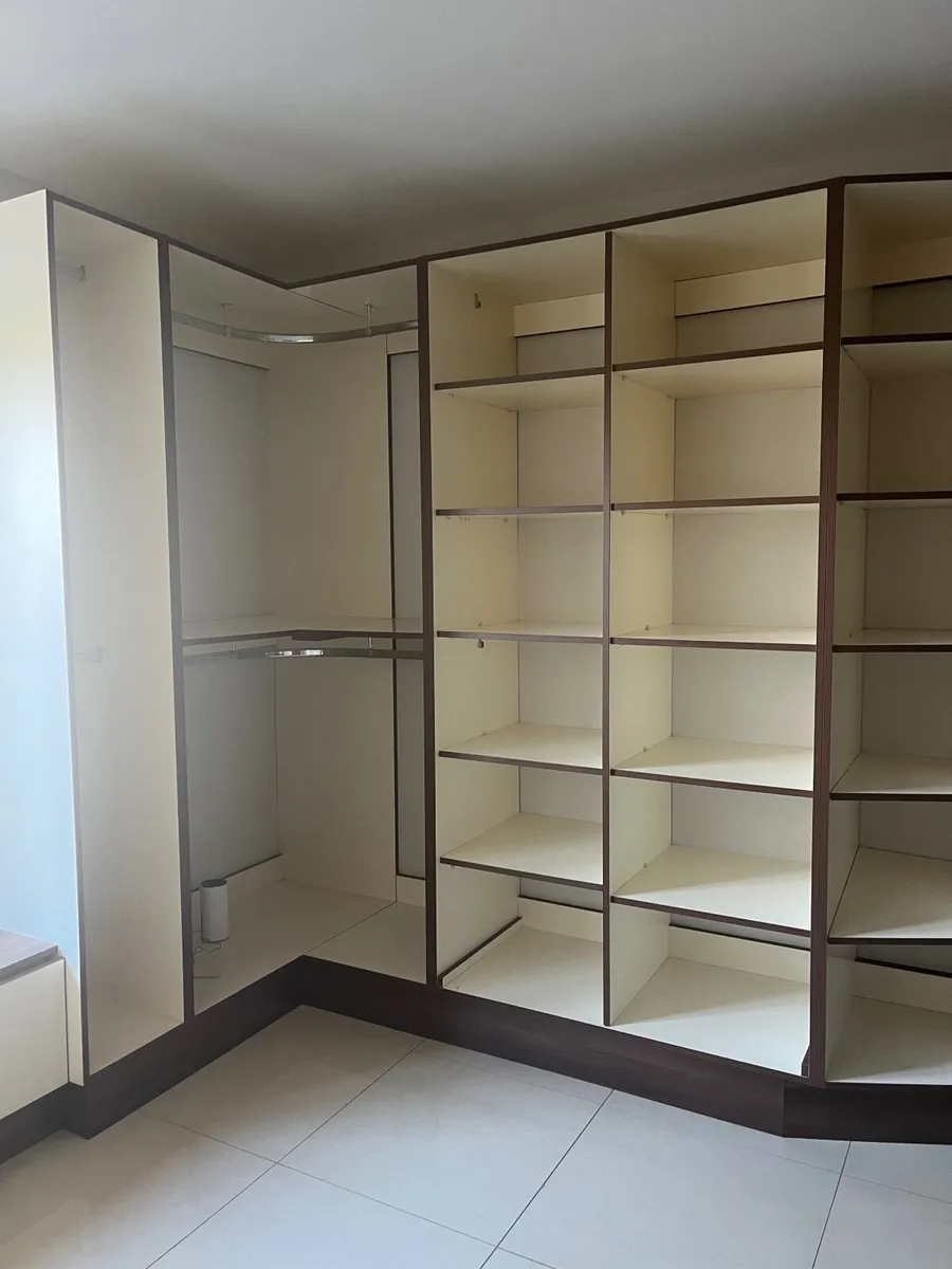 Walk in wardrobe - Image 3