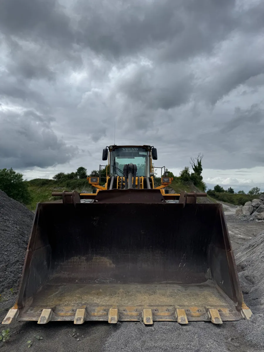 2004 VOLVO L180E LOADING SHOVEL - Image 1