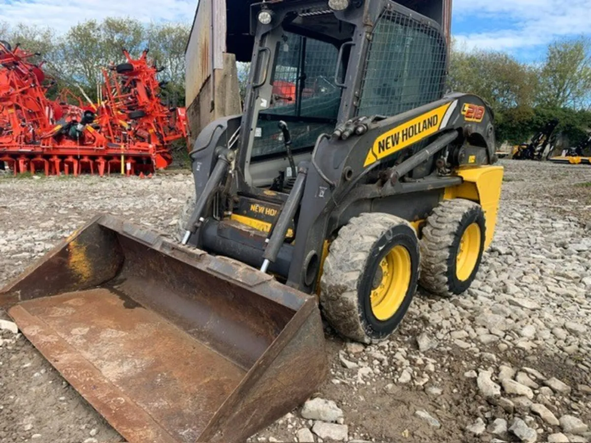 NEW HOLLAND L218 SKIDSTEER - Image 3