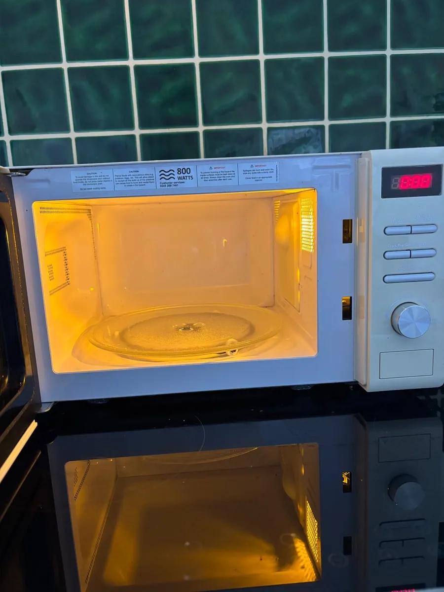 Russell Hobbs 800W Microwave - Image 2