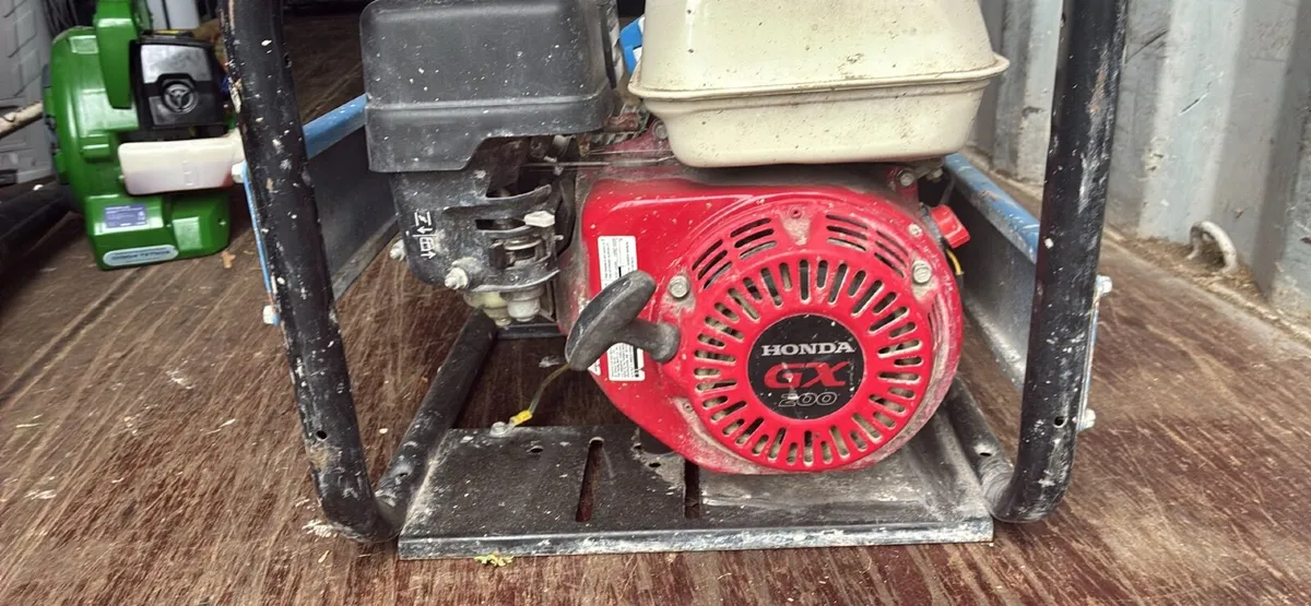 SDMO 3000 HX Generator 2700W - Image 3