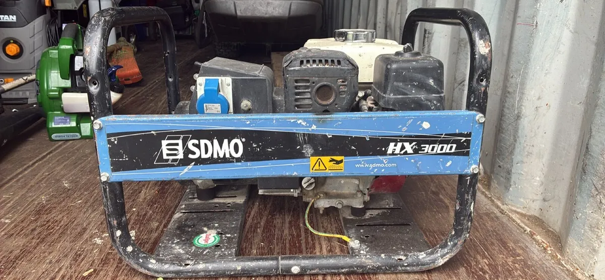SDMO 3000 HX Generator 2700W - Image 2