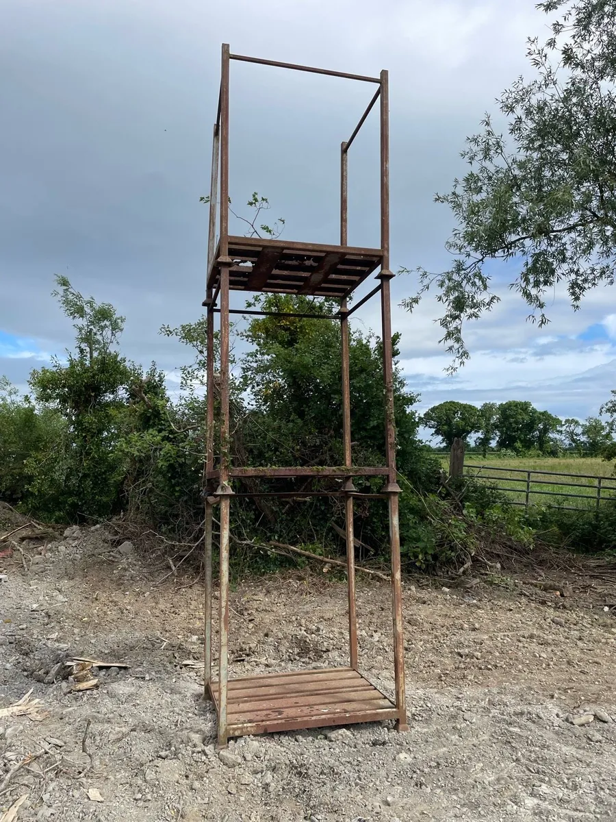 Steel stacking crates - Image 1