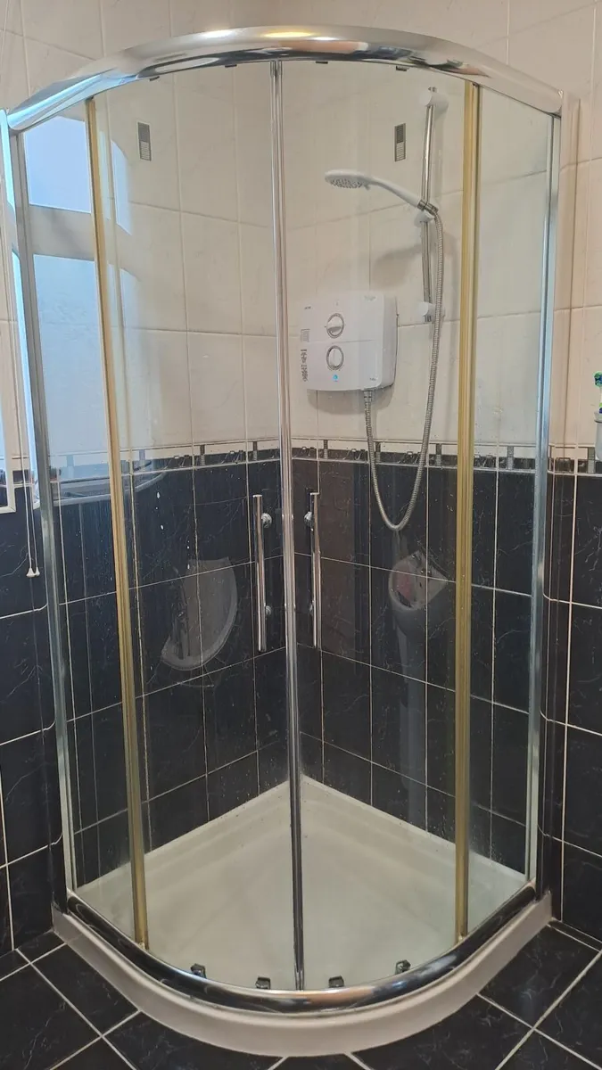 Bathroom fixtures - Image 4