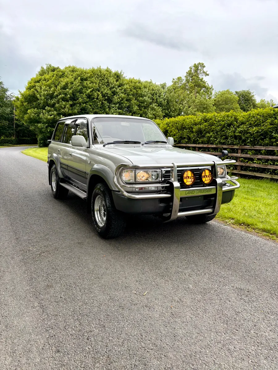 Toyota Landcruiser VX Limited 4.5 petrol 24v - Image 2