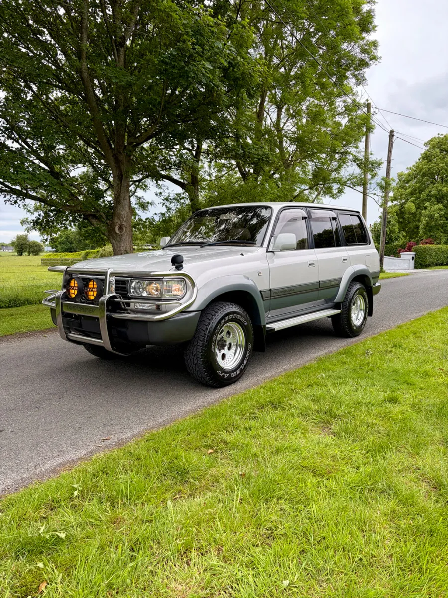 Toyota Landcruiser VX Limited 4.5 petrol 24v - Image 1