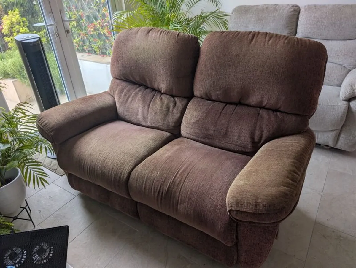 La-z-boy 2 seater Recliner (FREE)
