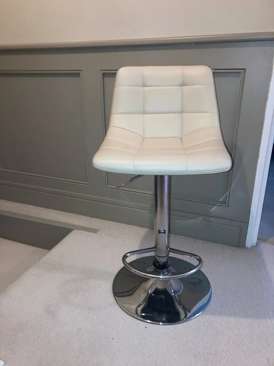 4 x Cream Faux Leather Kitchen Bar Stools - Image 1