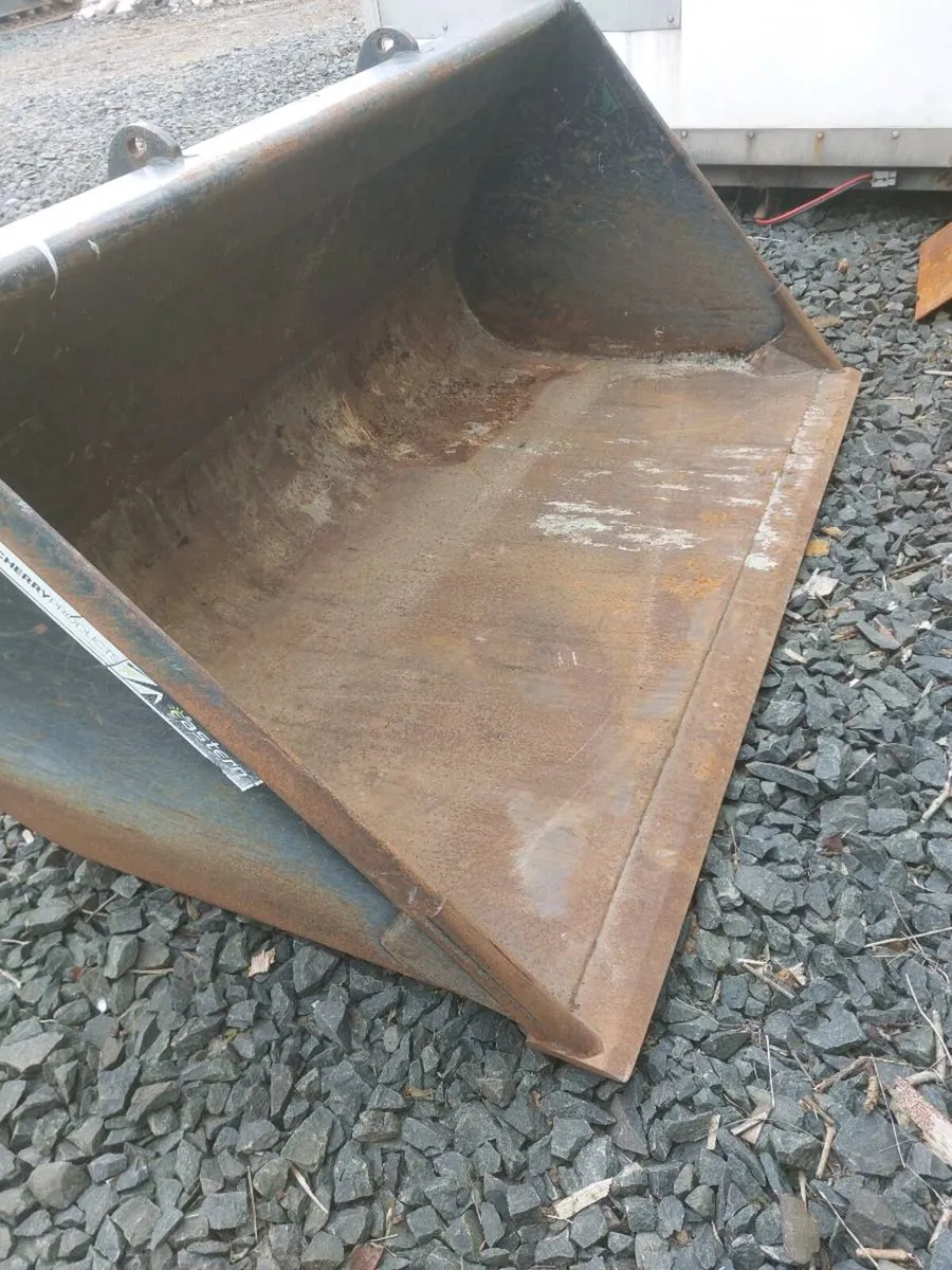 Manitou  bucket - Image 3