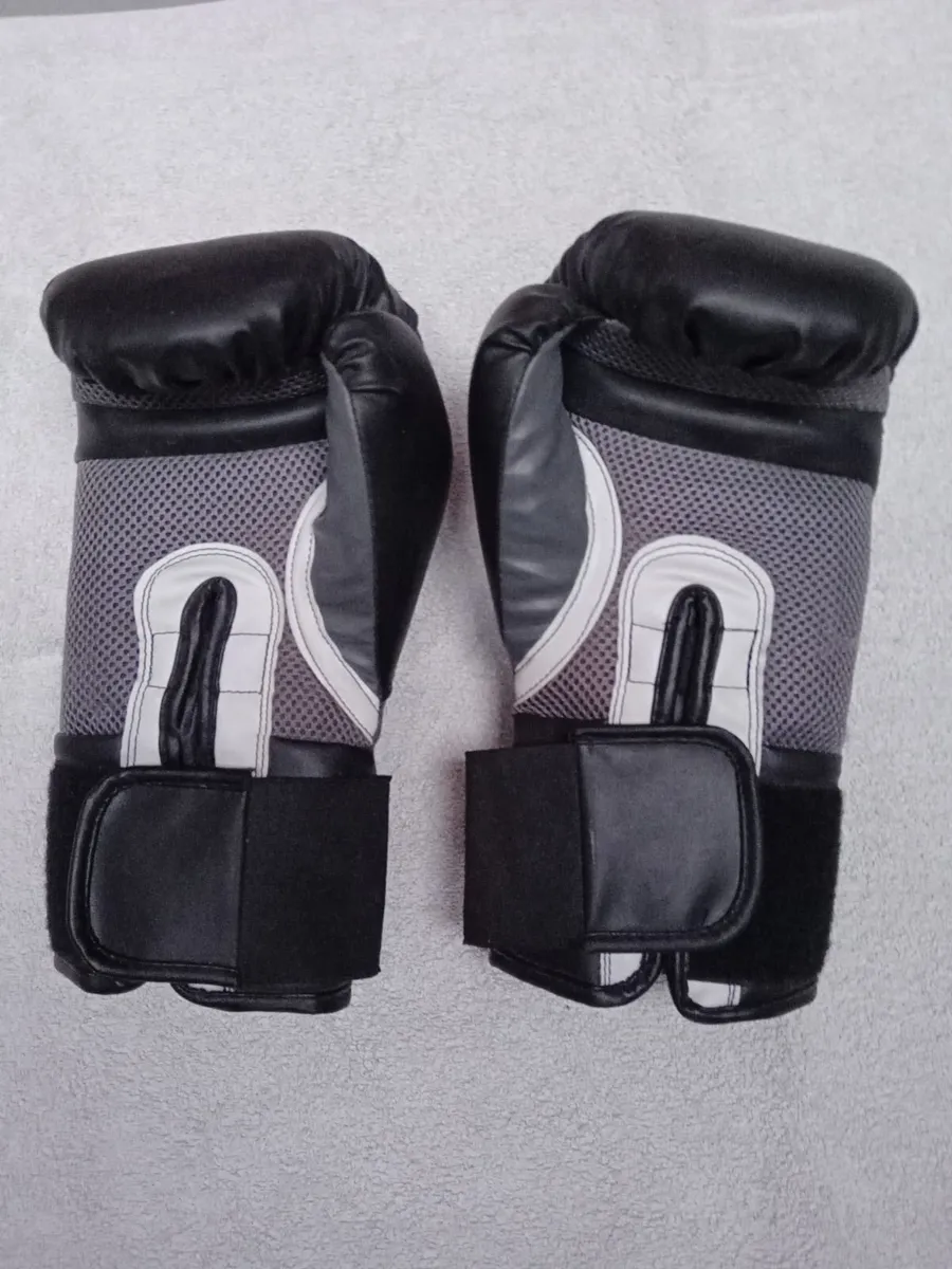 Boxing gloves - Image 2