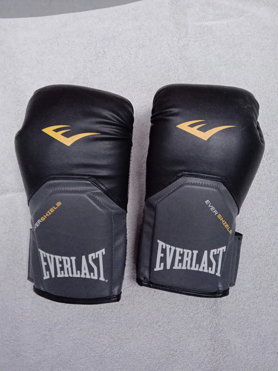 Boxing gloves - Image 3