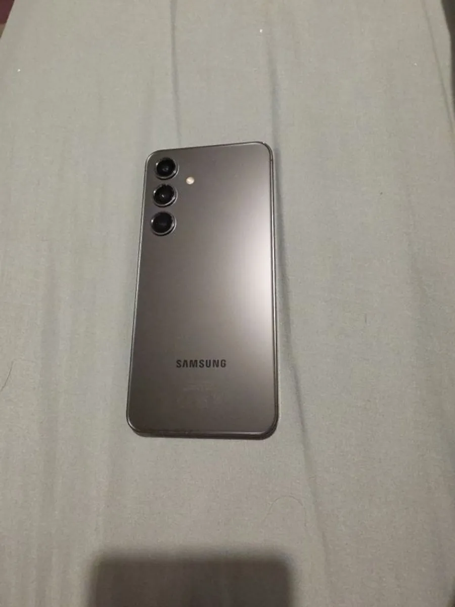Samsung Galaxy S24 128GB Black, immaculate condition. - Image 2