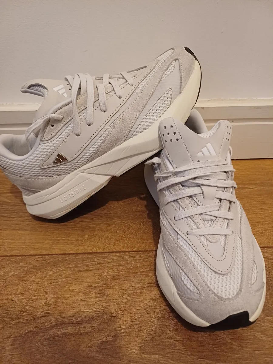 Adidas Lightblaze Shoes - Image 3