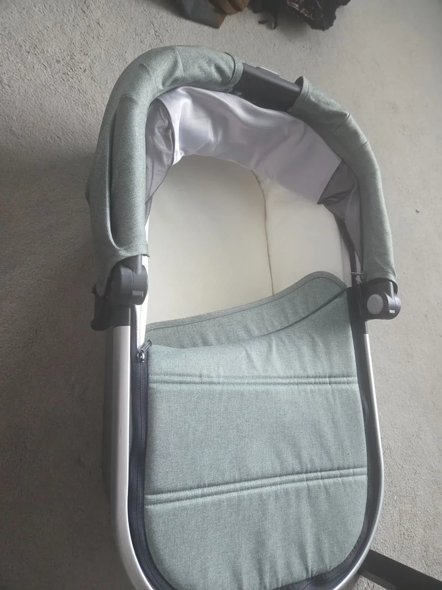 Uppababy Vista V2 Travel system - Image 3