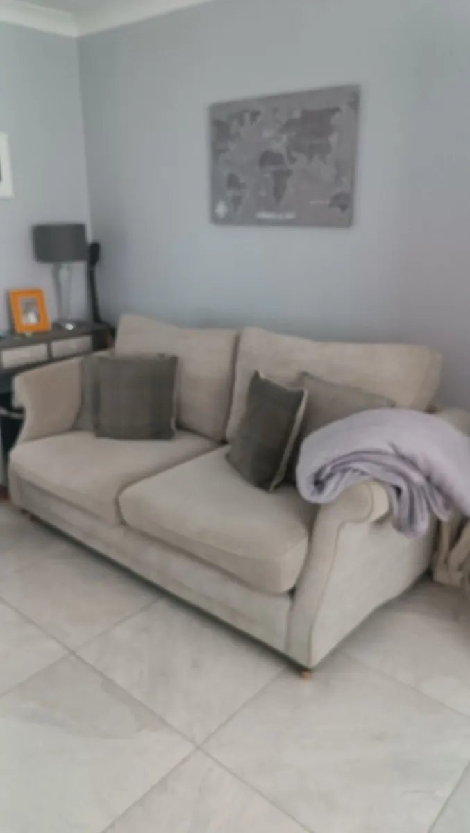Sofas x 2 a 3 seater & a 2 seater - Image 2