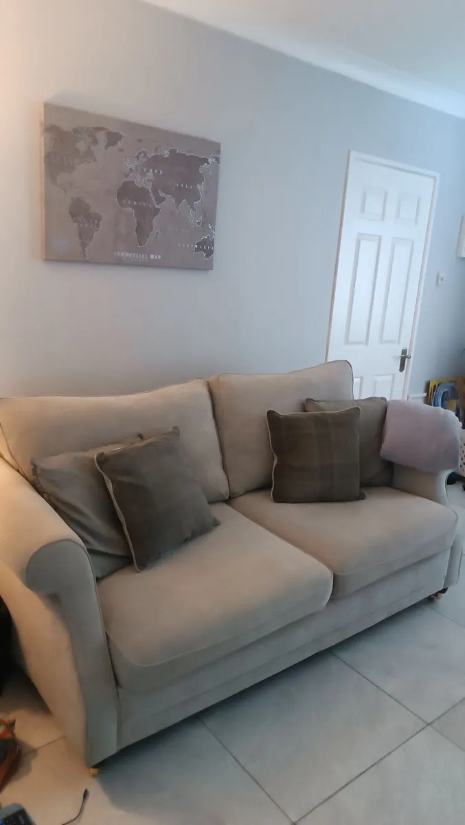 Sofas x 2 a 3 seater & a 2 seater - Image 3