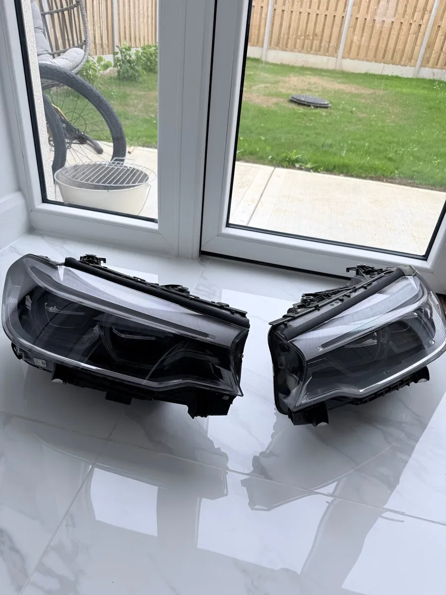 BMW 5 G30 Adaptive HEADLIGHTS - Image 1