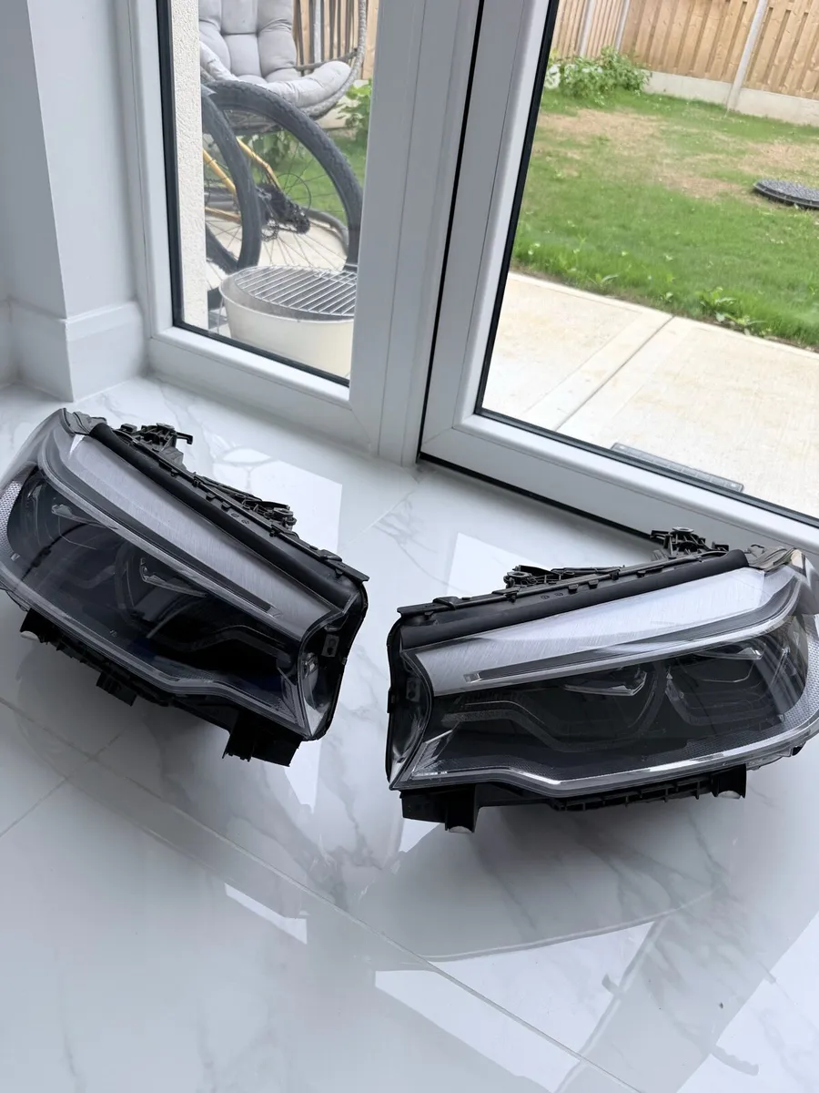 BMW 5 G30 Adaptive HEADLIGHTS - Image 2