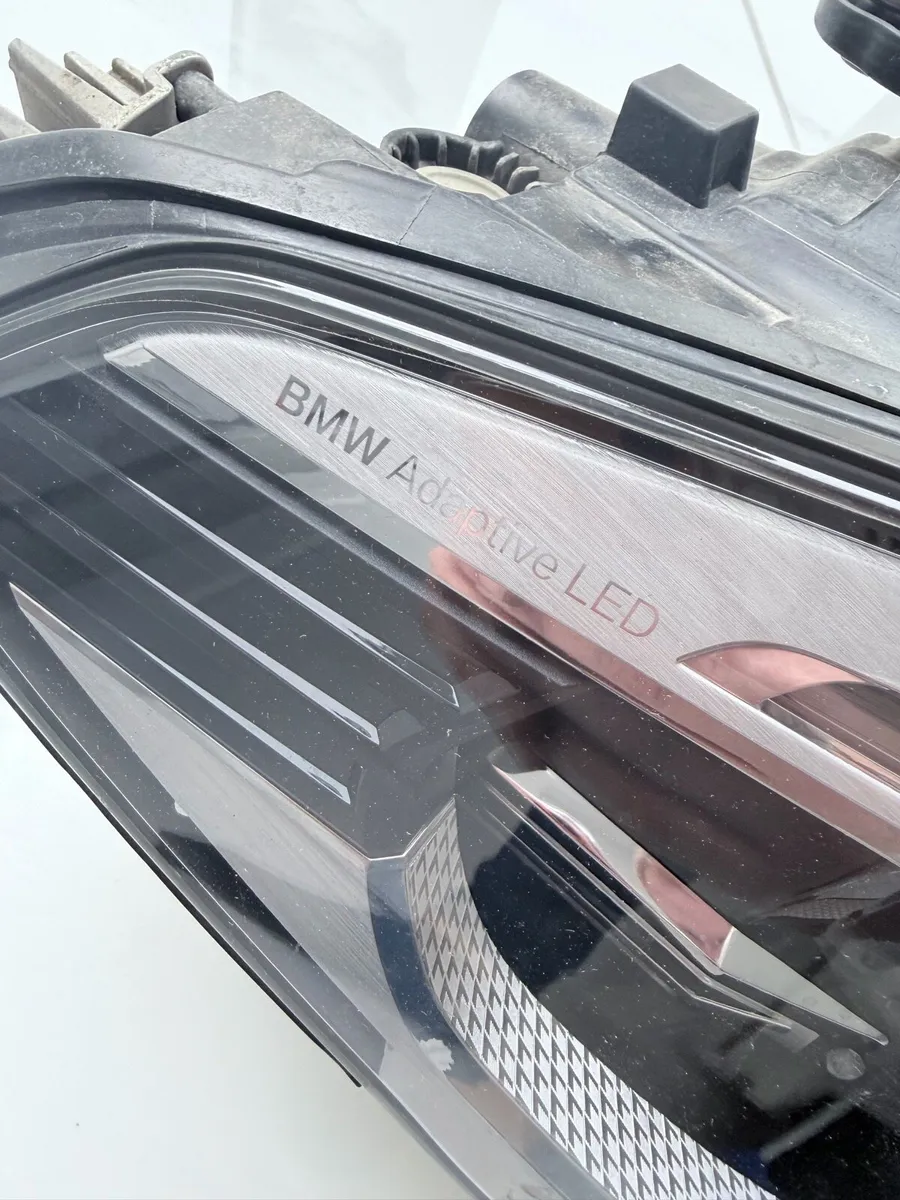 BMW 5 G30 Adaptive HEADLIGHTS - Image 3