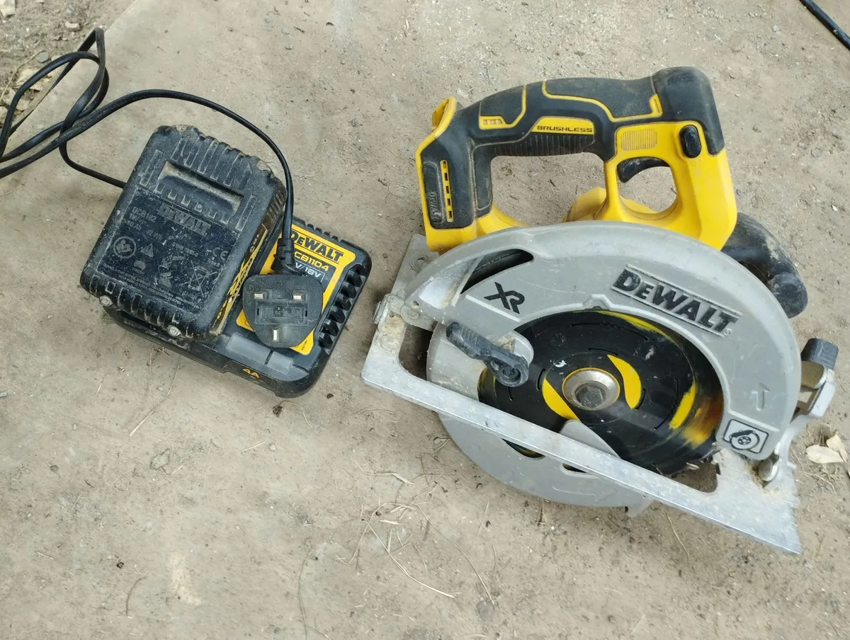 Dewalt skill saw - Image 1