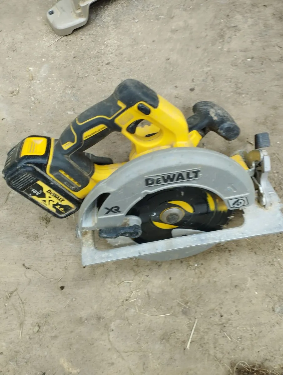 Dewalt skill saw - Image 2