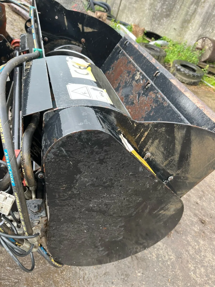 Cement mixer - Image 1
