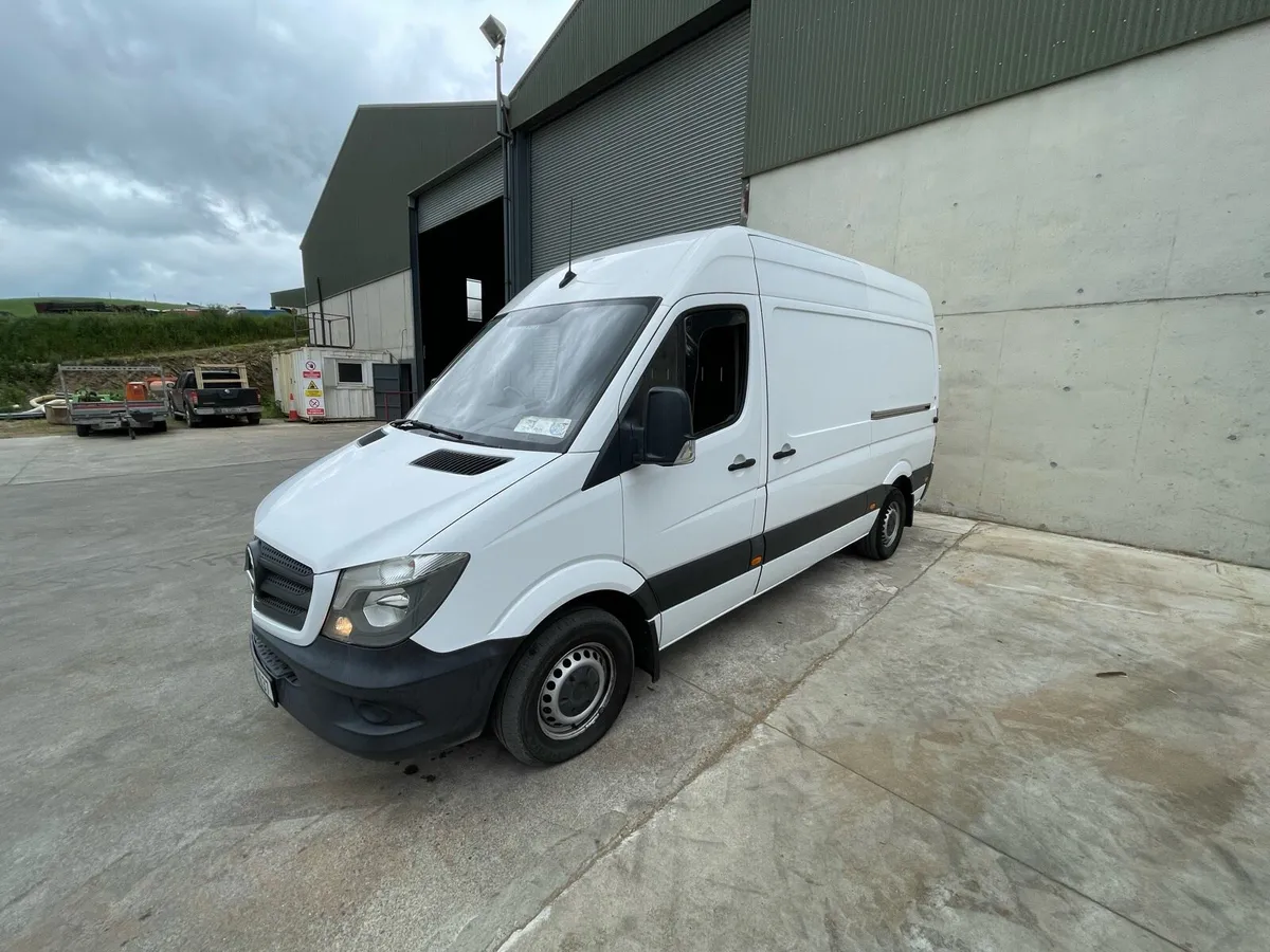 Mercedes Benz Sprinter mwb **low km - Image 2