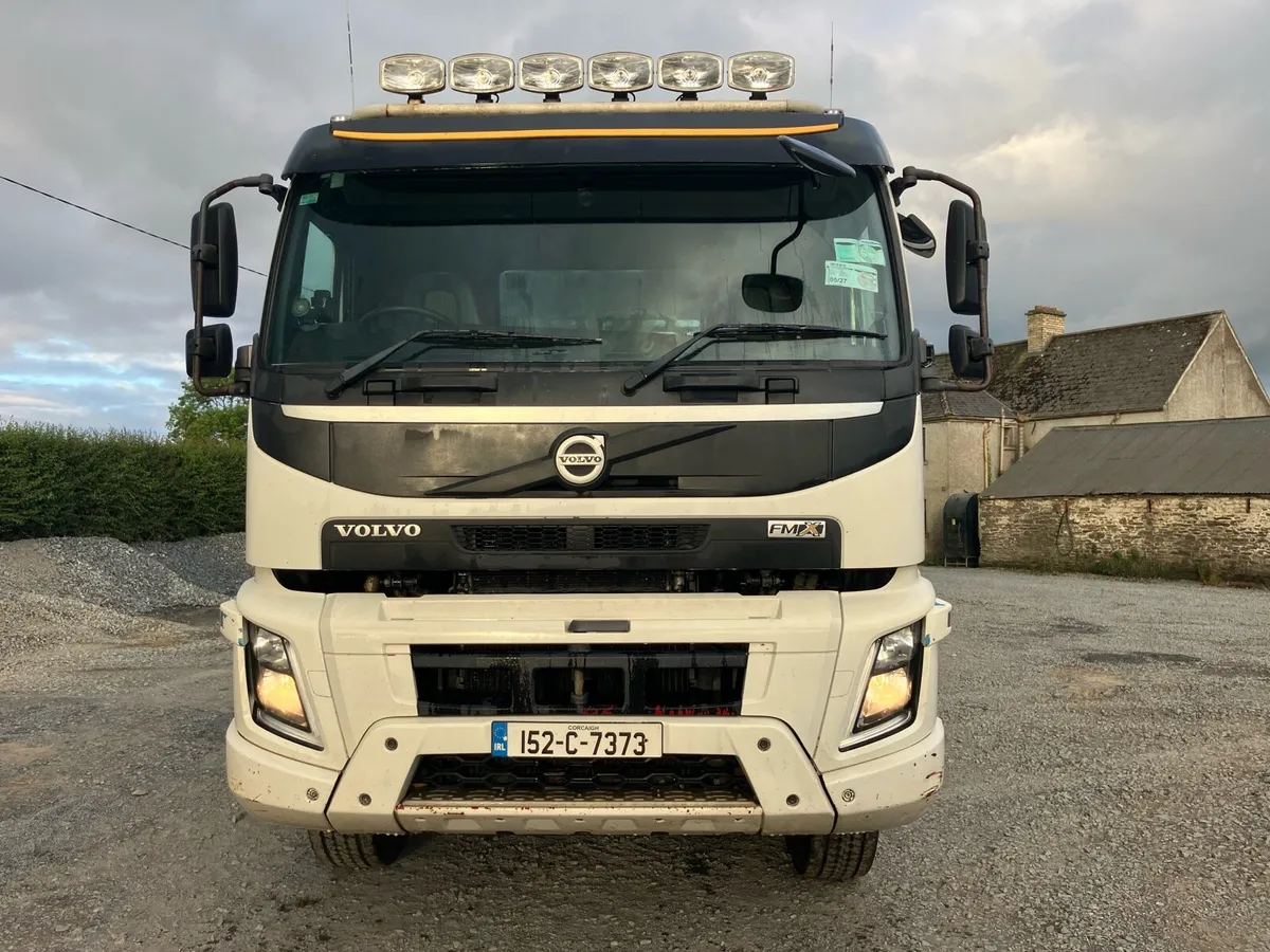 Volvo fmx 8x4 tipper - Image 1