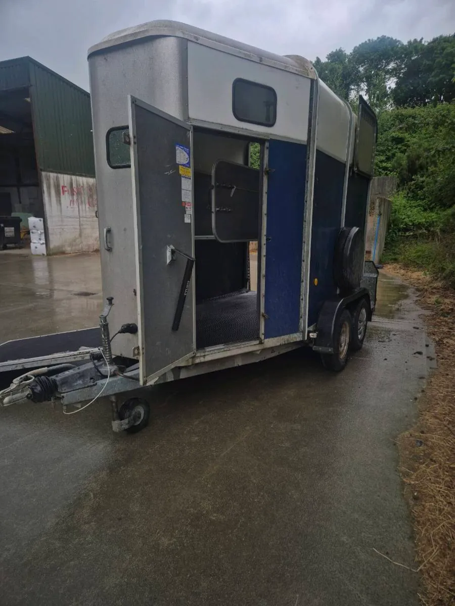 Hb505 horsebox - Image 1