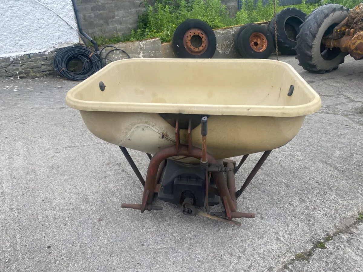 Abbey fertiliser spreader - Image 3