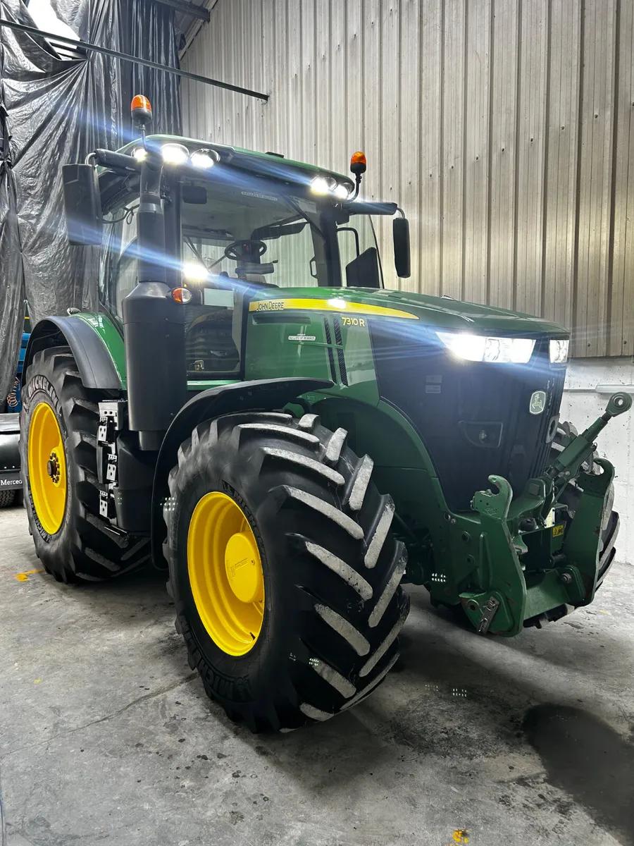 John Deere 7310R - Image 2