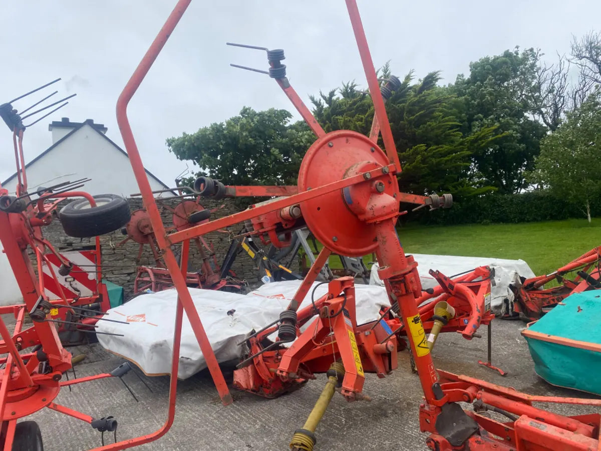 Kuhn 4 rotor tedder - Image 3