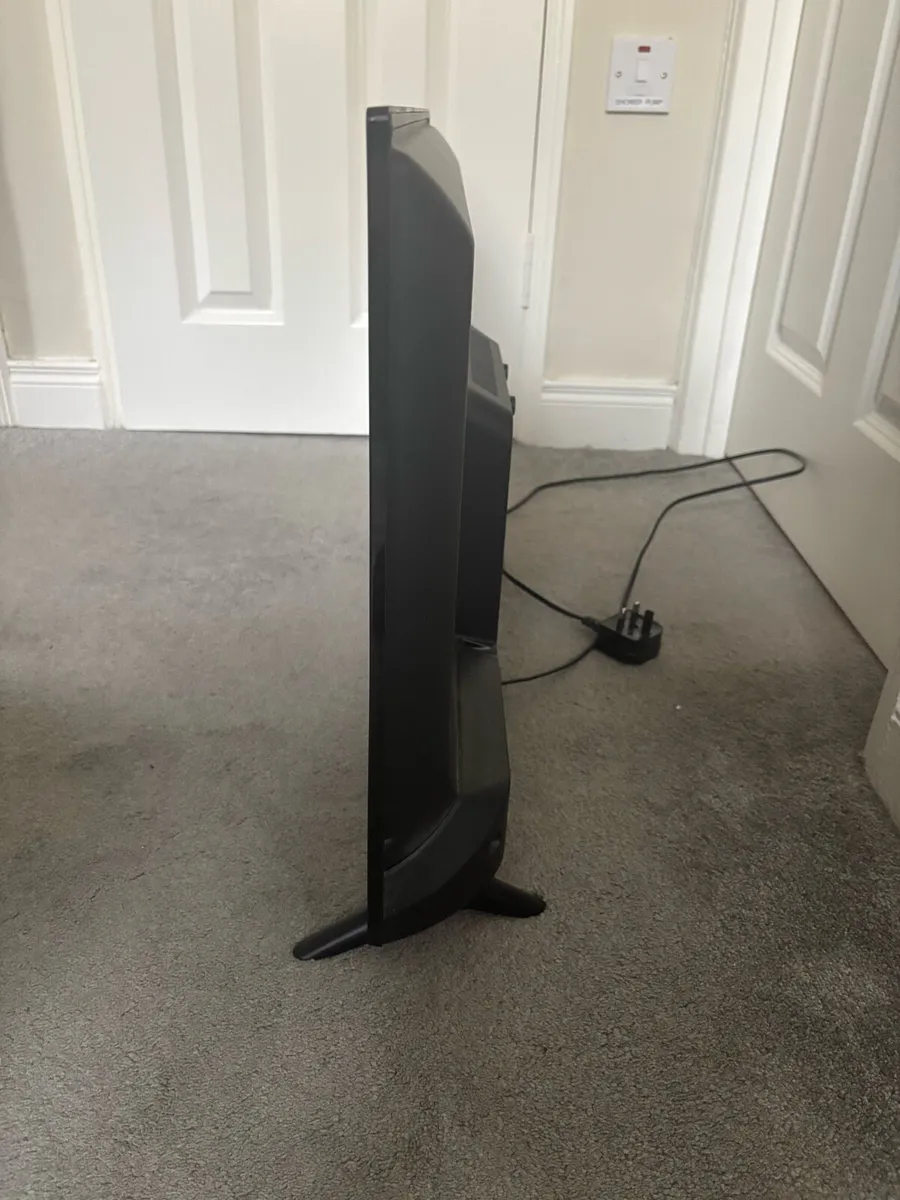 Akai 32 inch tv - Image 2