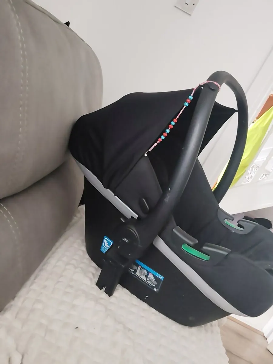 Baby cot and buggy car seat and stand bundle - Image 4