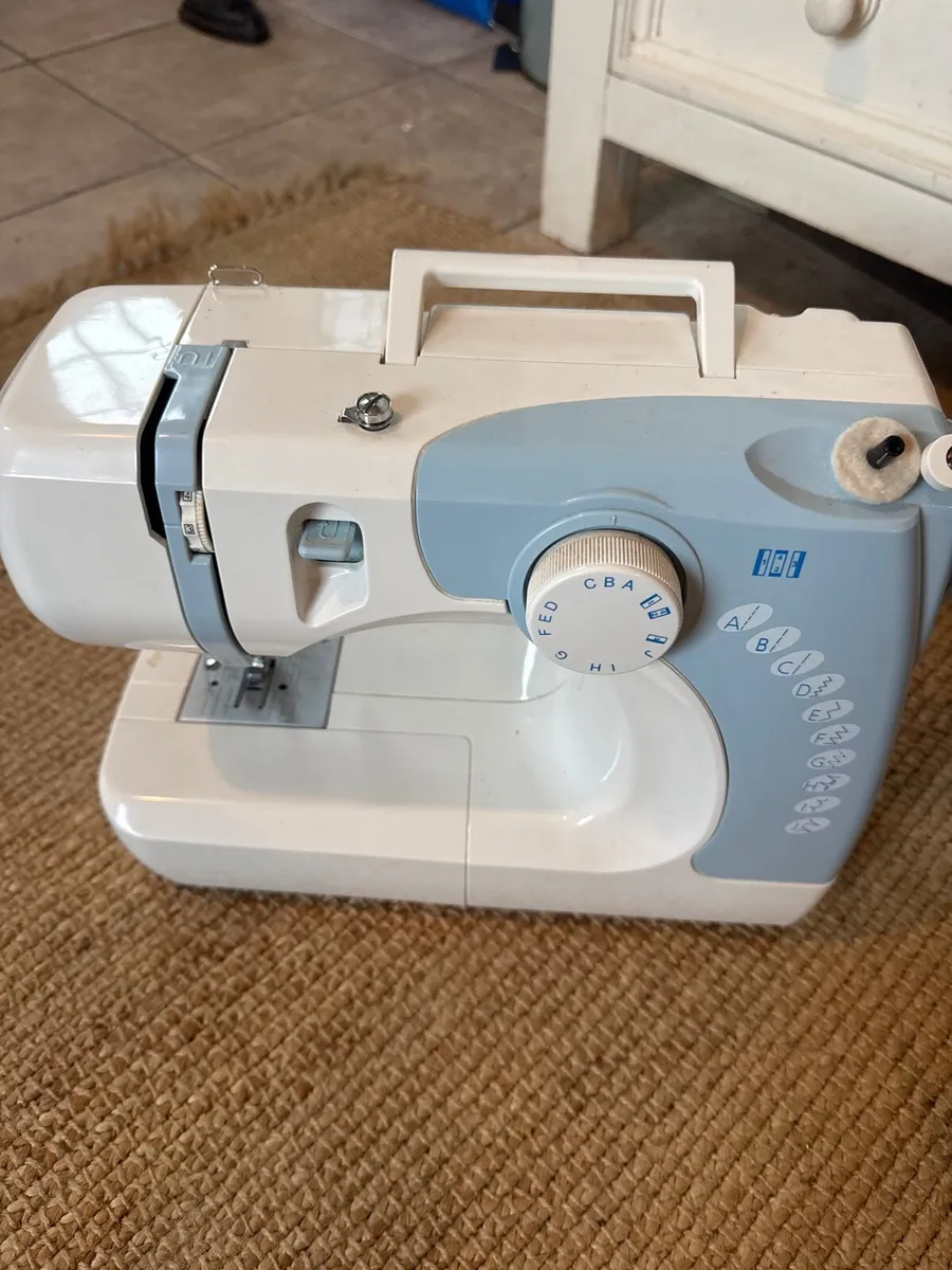 Sewing machine - Image 1