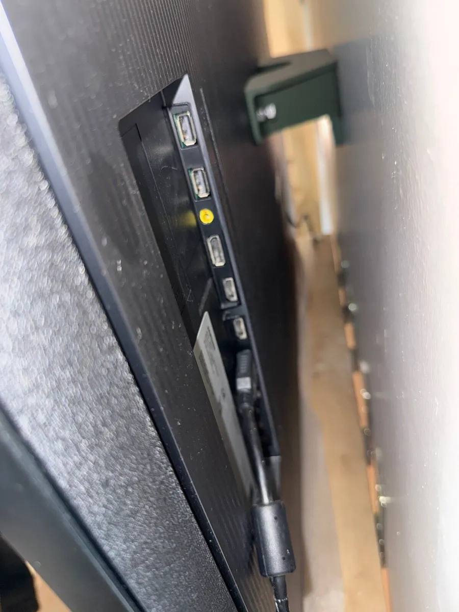 Samsung 43” 4K. Super thin - Image 2