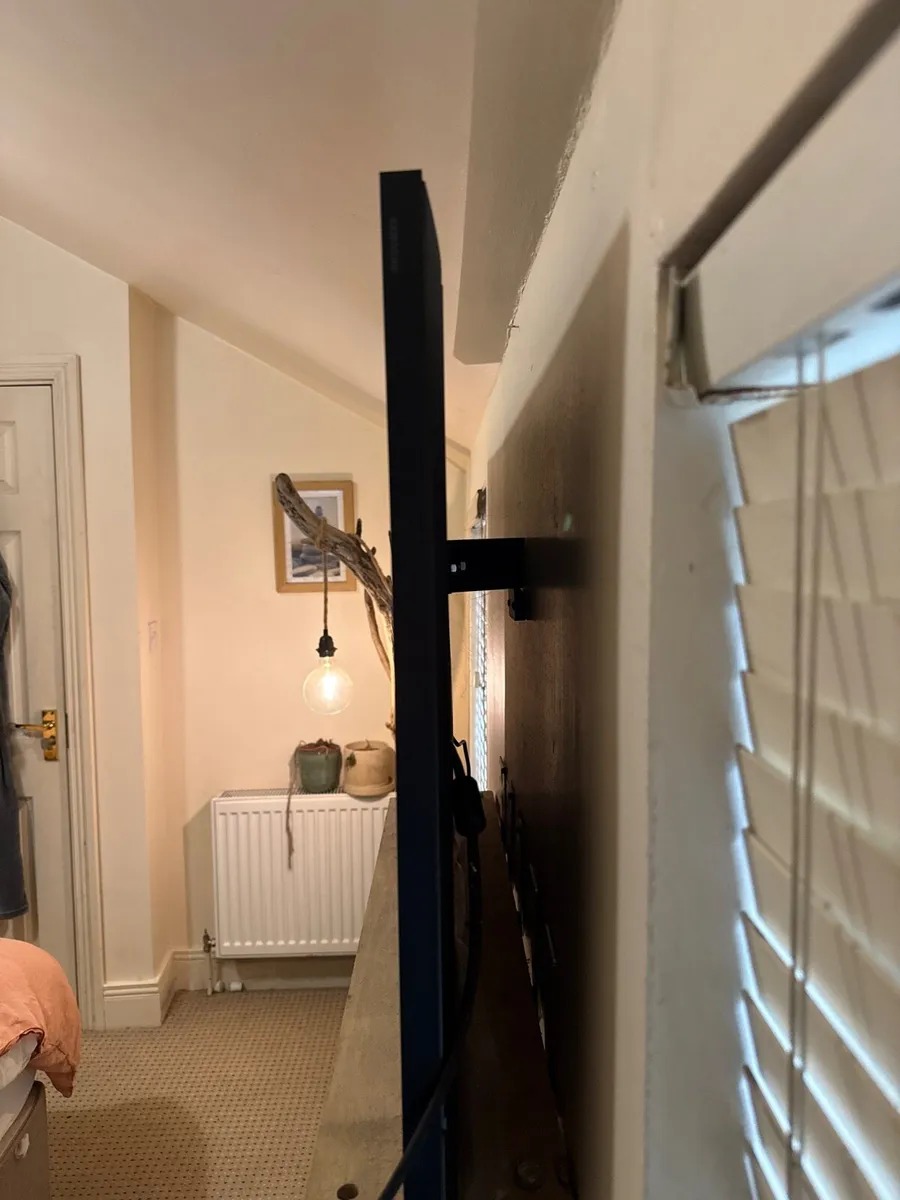 Samsung 43” 4K. Super thin - Image 3