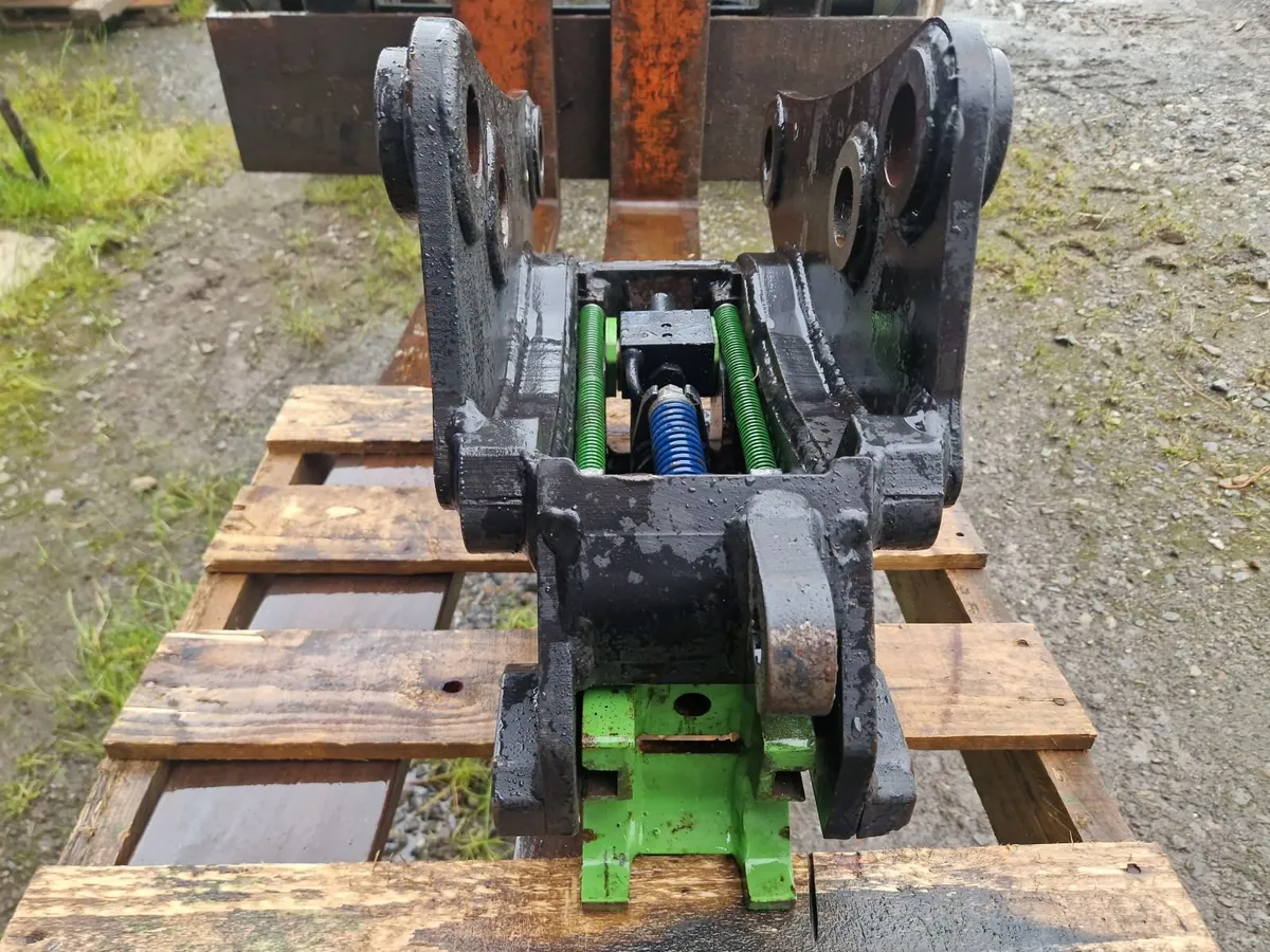 Geith Quick Hitch Ford/NH Digger - Image 2