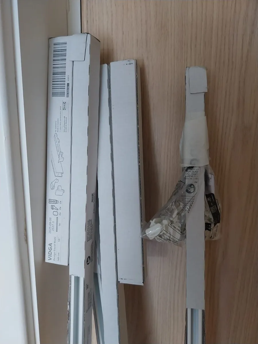 Curtain track - Image 1