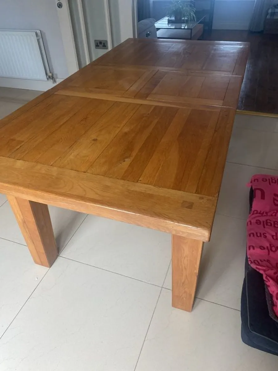 Solid wood table - Image 1